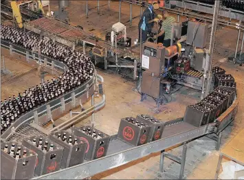  ?? FILE PHOTO: LEON NICHOLAS ?? A worker monitors production at SABMiller’s Alrode brewery in Alberton. Cosatu says it is worried the merger could result in massive job losses in the food and beverages industries.