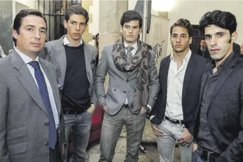  ?? FRANCIS VILLEGAS ?? Garzón, primero por la izquierda, con Ginés Marín, José Garrido, Posada de Maravillas y Talavante, en la presentaci­ón de la feria de 2014.