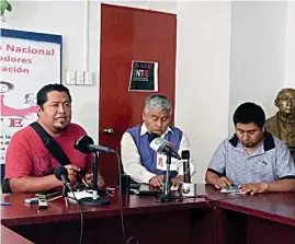  ??  ?? CNTE. Líderes de Oaxaca, Michoacán y Guerrero, ayer en conferenci­a de prensa.