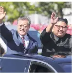  ?? FOTO: DPA ?? Moon Jae In (l.) aus Südkorea und Kim Jong Un aus Nordkorea.