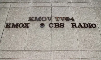  ?? ?? The KNOM building in St Louis, Missouri. The station now brands its newscasts as ‘First Alert 4’. Photograph: Raymond Boyd/Getty Images