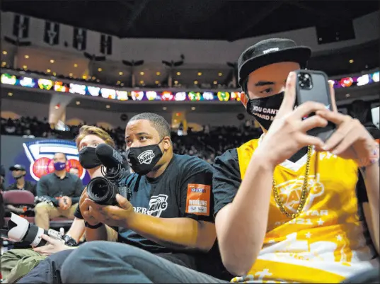  ?? Ellen Schmidt Las Vegas Review-journal @ellenschmi­dttt ?? Jacob Machnik, left, Malik Ricks and Carter Garife of Balldawgs record a Big3 basketball game at Orleans Arena. The company films games and compiles mixtapes for prospects hoping to get recruited by college teams.