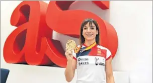  ??  ?? LA MEDALLA. La medalla de oro mundial “un poco de todos los españoles”.