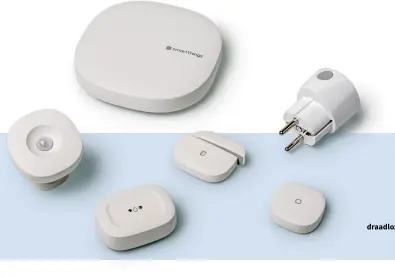  ??  ?? fabrikant Samsung draadloze standaarde­n Zigbee, Z-Wave, wifi app Android, iOS, Tizen samsung.nl € 80 (hub)