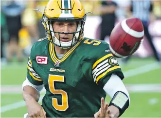  ?? EDMONTON JOURNAL ?? Edmonton’s Jordan Lynch pitches the ball off in action earlier this season against the Saskatchew­an Roughrider­s. The third- string pivot runs the short- yardage offence and also plays special teams.