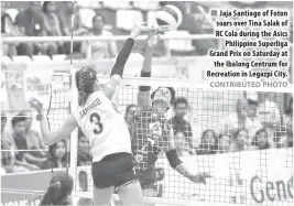  ?? CONTRIBUTE­D PHOTO ?? Jaja Santiago of Foton soars over Tina Salak of RC Cola during the Asics Philippine Superliga Grand Prix on Saturday at the Ibalong Centrum for Recreation in Legazpi City.