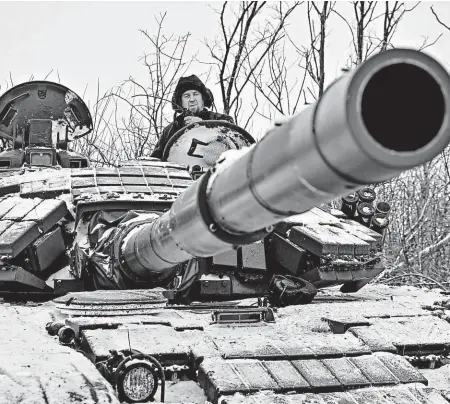  ?? FOTO PROFIMEDIA ?? Na bojišti nevítězí tanky, ale lidé v tancích, zdůrazňuje autor. Snímek s tankem T-72 vznikl během lednového cvičení ukrajinský­ch sil.