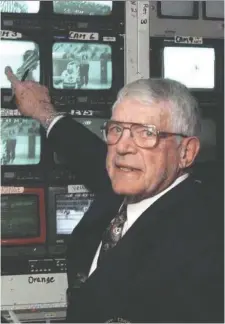  ?? COLIN PRICE ?? “Golly gee willikers:” Howie Meeker never made apologies for his broadcast theatrics or his squeaky-voiced enthusiast­ic exclamatio­ns.