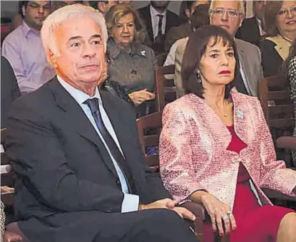  ??  ?? Juntos. De la Sota y Elsa Aramayo, presidenta de la asociación civil y exsecretar­ia privada del exgobernad­or.