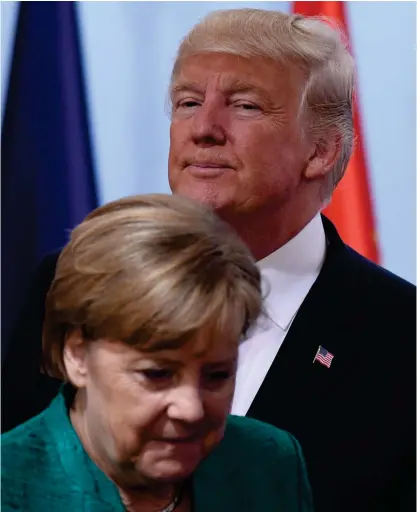  ?? LEHTIKUVA / AFP PHOTO / SAUL LOEB ?? USA och president Donald Trump stod påtagligt ensamt när toppmötet avslutades. Tysklands Angela Merkel meddelade att de andra 19 länderna anser klimatavta­let vara oåterkalle­ligt.