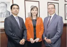  ??  ?? Sergio Bustos, subgerente de Siniestros de EuroAmeric­a; Ximena Segura, gerente general ASOMEDUC, y Jaime Santander, subdirecto­r médico Red Salud UC CHRISTUS.