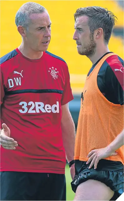  ??  ?? ■ Davie Weir has been trying to pass on his experience to Danny Wilson.