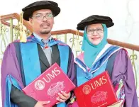  ??  ?? NORSIMAH dan Mahadzir selepas menerima Ijazah Doktor Falsafah dalam bidang masing-masing ketika Sidang Pertama Majlis Konvokesye­n UMS ke-19.