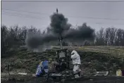  ?? LIBKOS — THE ASSOCIATED PRESS ?? Ukrainian soldiers fire a self-propelled howitzer towards Russian positions near Bakhmut in the Donetsk region of Ukraine on Tuesday.