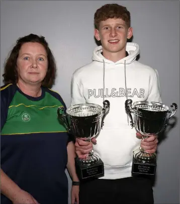  ??  ?? Michael Kinsella (St. Anthony’s/St. Pat’s), winner of the Jim O’Sullivan Perpetual Cup, with his mother, Lynda, at the Wexford Boxing Board awards night in the Coast Hotel, Rosslare Strand, on Saturday.