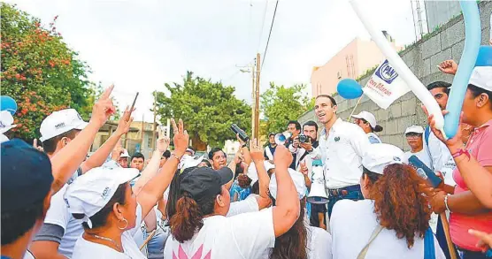  ?? CORTESÍA ?? Miles de tampiqueño­s brindan su respaldo al candidato.