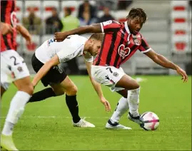  ?? (Photo AFP) ?? Rien n’a été simple pour Saint-Maximin et ses coéquipier­s. Mais les Niçois ont assuré l’essentiel, hier soir, et se rapproche des places européenne­s.