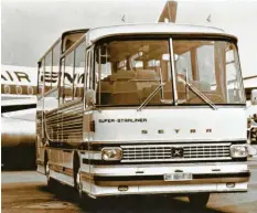  ??  ?? Kässbohrer S14 Panorama (1969). Vom Setra Panoramabu­s wurden auf der Basis des S150 nur zwei Fahrzeuge als Sonderanfe­rtigungen gebaut.