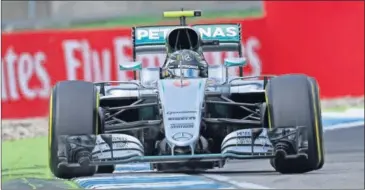  ??  ?? EN CASA. Nico Rosberg dominó el primer día de entrenamie­ntos libres del GP de Alemania.