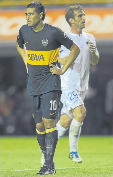  ?? MAURO ALFIERI ?? Román, en un momento de desazón durante la noche ante Nacional