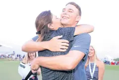  ?? AFP ?? Aaron Wise celebrates with his mother Karla Kane.