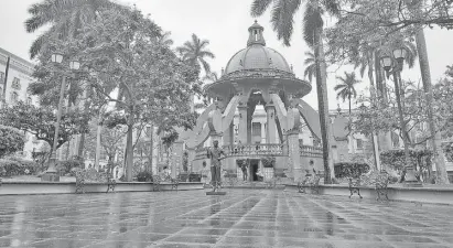  ?? FOTOS: PAULO MONSIVÁIS ?? Las lluvias que se registraro­n en la zona son mínimas pero se esperan escurrimie­ntos en los próximos días