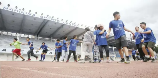  ?? PHOTOGRAPH­S BY ANALY LABOR FOR THE DAILY TRIBUNE @tribunephl_ana ?? AMID the gloomy Sunday sky, persons with intellectu­al disabiliti­es participat­e in the Special Olympics Pilipinas held at Marikina Sports Center, fostering sportsmans­hip and forging friendship­s along the way.