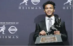  ?? CRAIG RUTTLE/THE ASSOCIATED PRESS ?? Oklahoma QB Kyler Murray holds the Heisman Trophy after winning the award Saturday in New York.