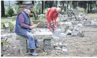  ??  ?? Les sculpteurs profession­nels, Philippe Leost et Goulven Jaouen travailler­ont sur place pour créer chacun une oeuvre monumental­e en granit.