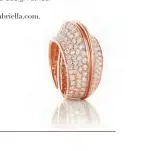  ??  ?? Spira ring in 18K rose gold and set with diamonds