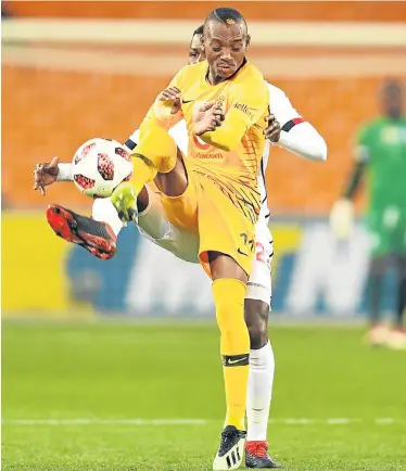  ?? Picture: LEFTY SHIVAMBU/GALLO IMAGES ?? SHEER CLASS: Kaizer Chiefs’ Khama Billiat and Sthembiso Dlamini of Free State Stars in the thick of things during their MTN 8 quarterfin­al match at Soweto’s FNB Stadium on August 11