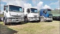  ??  ?? CAMIONES. Tractores Renault 300 Midlum CDI doble eje año 2009