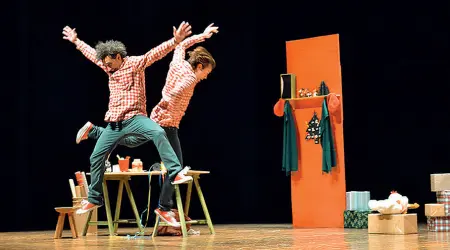  ??  ?? Risate «Gli aiutanti di Babbo Natale», in scena oggi al Teatro Verdi di Padova