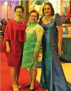  ??  ?? Dallas guest from outside Davao City, Atty. Susan Donalvo and Atty Virgie Rafael, with the writer.