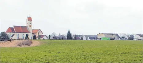  ?? FOTO: TOBIAS REHM ?? In diesem Bereich in Oberopfing­en ist das Baugebiet „Beim Dorfplatz“geplant – eine bedeutende Entwicklun­g für den Ort.