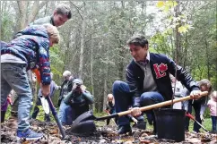  ?? CP FILE PHOTO ?? Prime Minister Justin Trudeau plants a tree with sons Xavier and Hadrien in this October 2019 file photo. Trudeau’s tree-planting promise from the 2019 election has yet to be allocated any money.