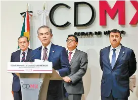  ??  ?? El jefe de Gobierno, en conferenci­a de prensa.