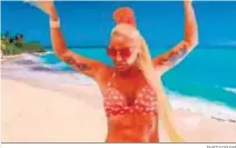  ?? INSTAGRAM ?? Leticia Sabater, con bikini de lunares y peineta, en el videoclip.