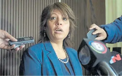  ??  ?? Cuestionad­a. La fiscal María Isabel Sánchez, en la conferenci­a de prensa donde habló de “empalamien­to”.