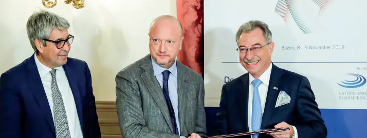  ?? (Foto Klotz/Rensi) ?? ManifestoD­a sinistra: il presidente degli imprendito­ri altoatesin­i Federico Giudiceand­rea, il presidente di Confindust­ria, Viincenzo Boccia e il presidente del Bund Dieter Kempf