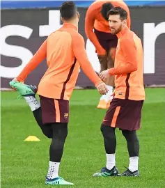  ??  ?? Barcelona’s Lionel Messi (right) talks with Luis Suarez during a training session at the Olympic Stadium in Rome on the eve of the UEFA Champions League quarter final second leg against AS Roma. — AFP photo