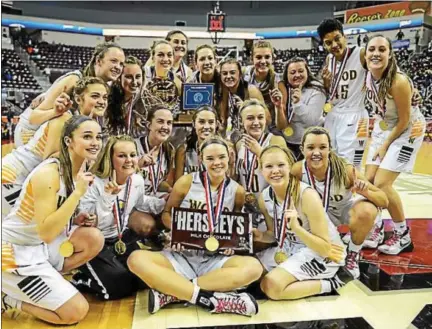  ?? MARK PALCZEWSKI — DIGITAL FIRST MEDIA FILE PHOTO ?? Archbishop Wood poses for a championsh­ip photo after defeating Villa maria during the PIAA Class 3A girls’ championsh­ip game at the Giant Center on Saturday, March 19, 2016, in Hershey.