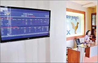  ?? HENG CHIVOAN ?? A monitor displays the Cambodian stock market index next to the reception of the CSX in Daun Penh district’s Wat Phnom commune in the capital.