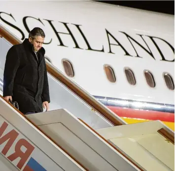  ?? Foto: Kay Nietfeld, dpa Archiv ?? Außenminis­ter Sigmar Gabriel bei einer Auslandsre­ise nach Moskau im vergangene­n Jahr: Auch als Chefdiplom­at ging er keiner Auseinande­rsetzung und keinem Konflikt aus dem Weg.