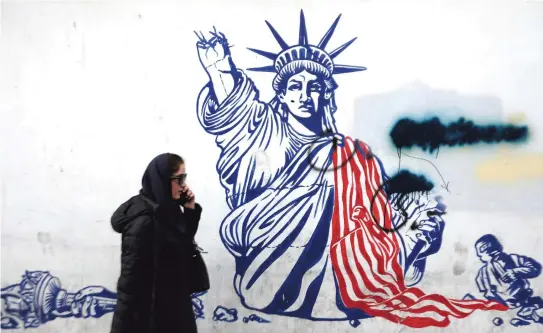  ?? [APA / AFP / Atta Kenare] ?? Hass auf den Erzfeind USA. Ein antiamerik­anisches Graffito auf der Mauer der einstigen US-Botschaft in Teheran.