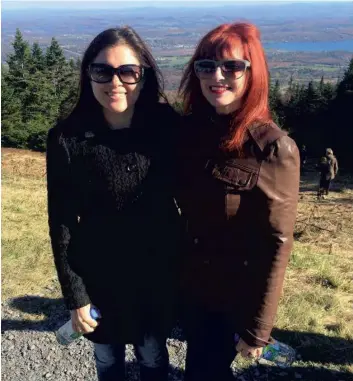  ?? PHOTO D’ARCHIVES ?? Geneviève Caumartin (à gauche) est traumatisé­e depuis le meurtre de sa mère Francine Bissonnett­e (à droite), survenu en juin 2016 à Chambly.