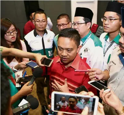  ??  ?? Apologetic: Wan Saiful explaining to reporters on why he had to go back on the promise made in the Pakatan election manifesto to defer PTPTN loans for those earning less than RM4,000.