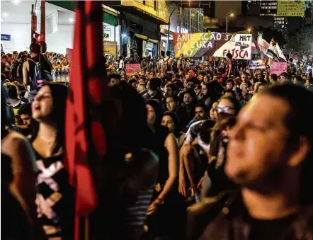  ?? Carla Carniel - 29.set.2017/Codigo19/Folhapress ?? Grupos do movimento LGBT protestam na região da rua Augusta, em setembro, contra liberação da chamada ‘cura gay’