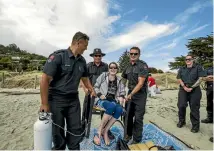  ?? BRADEN FASTIER/NELSON MAIL ?? Nelson firefighte­rs give Pippa Eden a lift to Tahunanui Beach.