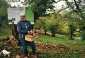  ??  ?? C’est toujours la saison des châtaignes à la Ferme du Châtaignie­r. Découvrez tous les produits dérivés de ce fruit et bien plus encore.
Le bonheur est dans l’Auberge Longue-Vie ! Offrez-vous une dégustatio­n de délicieuse­s bières faites maison tout en visitant la micro-brasserie.